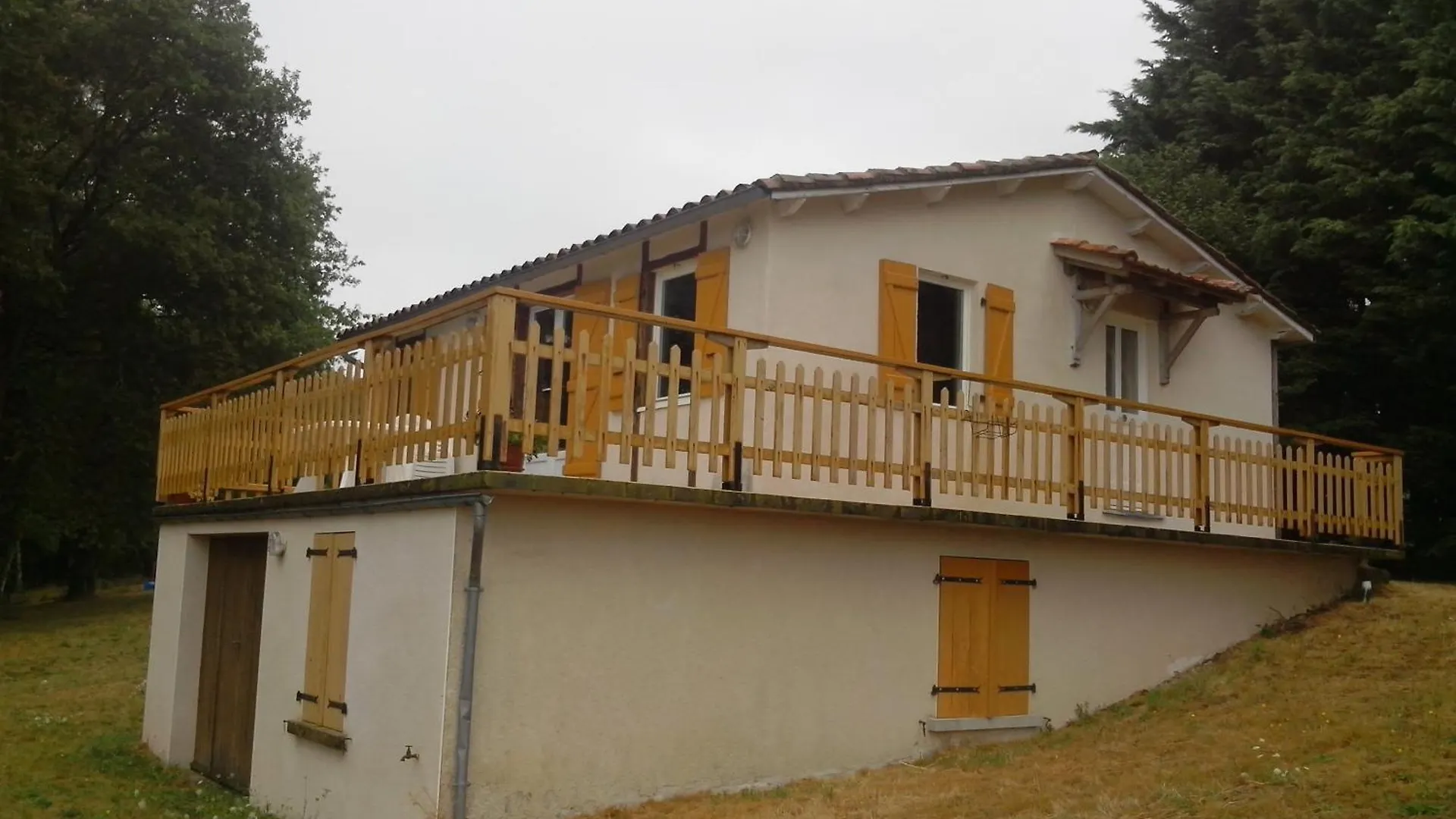 Chalet 3 Chambres Point De Vue Depuis La Grande Terrasse Sainte-Colombe  0*, Sainte-Colombe (Lot) Γαλλία